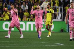 关于尤文图斯开场5分钟连进两球，梅西防线形同虚设！的信息